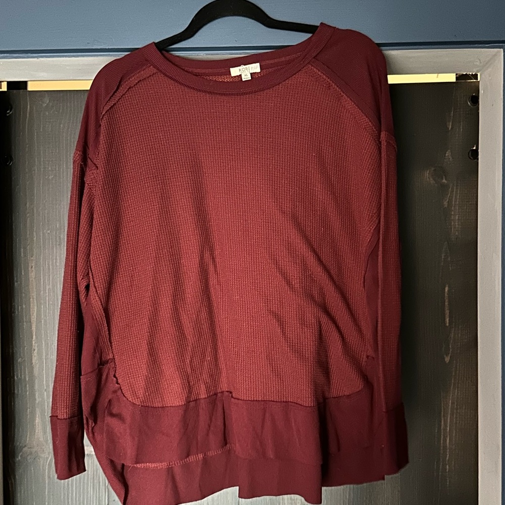 XL Kori maroon thermal shirt, lots of cute details, pads on elbows.